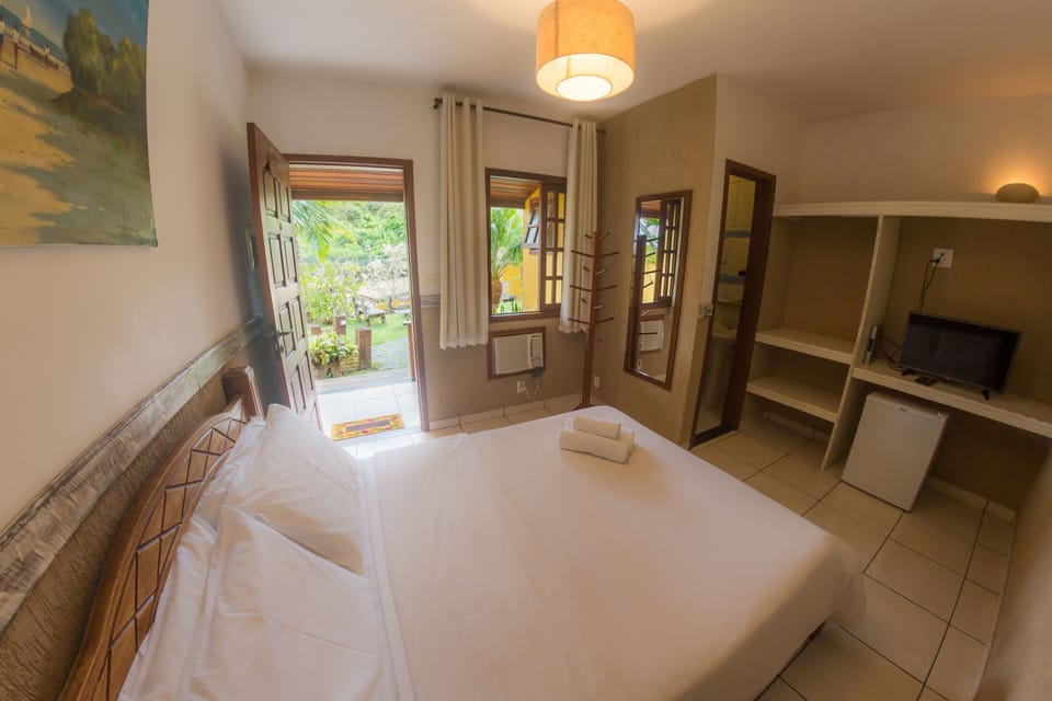 Standard Room, Lanai, Garden View | Minibar, laptop workspace, free WiFi, bed sheets