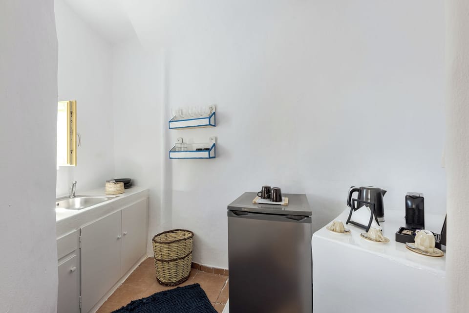 Cave Studio Volcano View | Private kitchen | Mini-fridge, microwave, espresso maker, coffee/tea maker