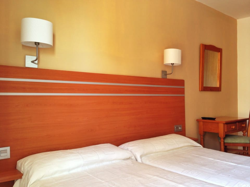 Standard Double or Twin Room, Balcony | In-room safe, desk, blackout drapes, cribs/infant beds