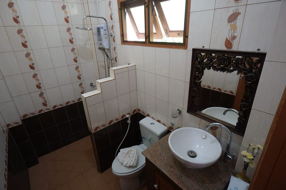 Bungalow, Air Conditioned | Bathroom | Shower, free toiletries, hair dryer, towels