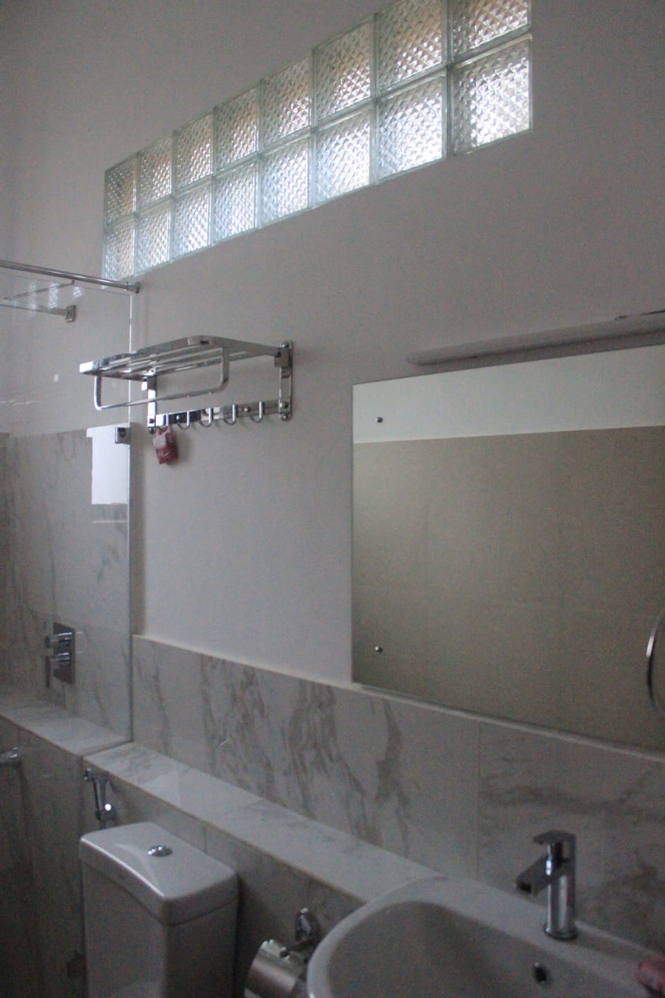 The Kandyan Room, Twin Beds, Non Smoking, Mountain View | Bathroom | Shower, rainfall showerhead, hair dryer, towels
