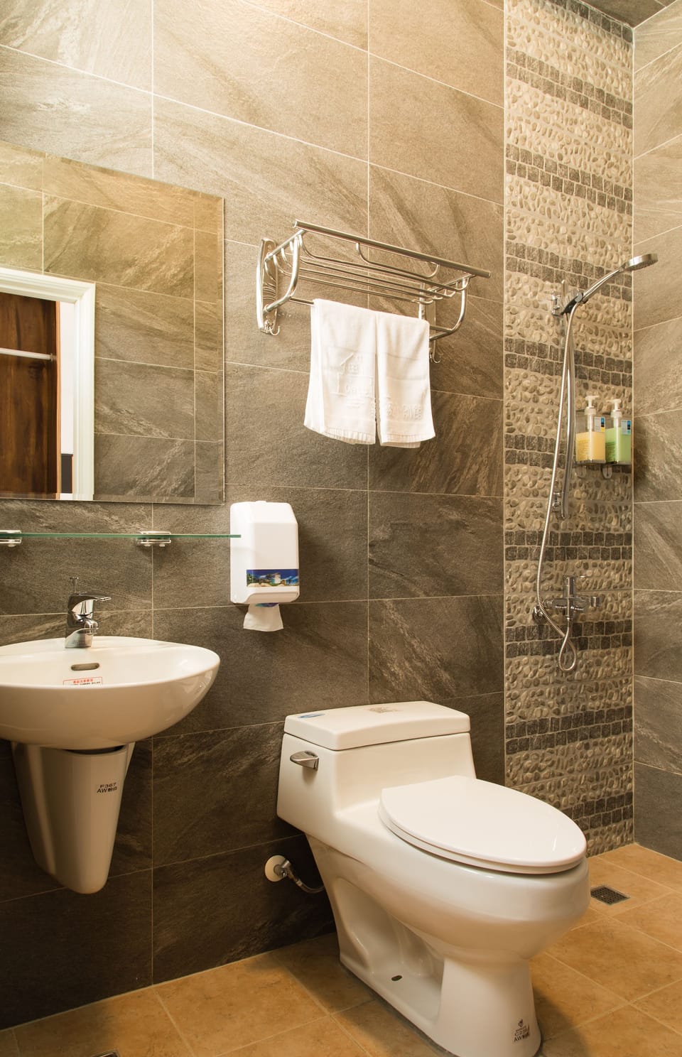 Quadruple Room | Bathroom | Free toiletries, hair dryer, slippers, towels
