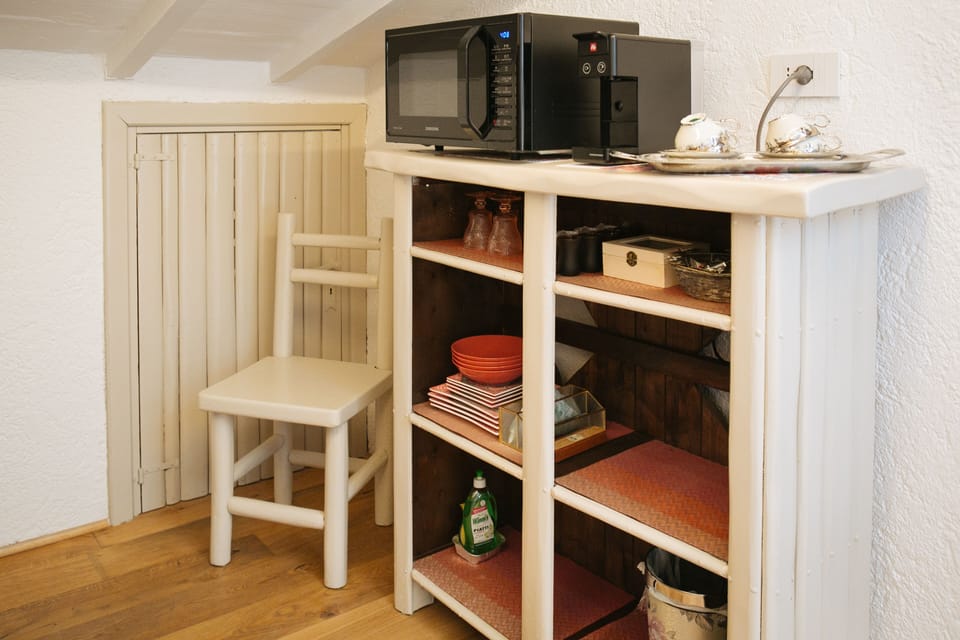 Comfort Loft, 1 Queen Bed with Sofa bed, Non Smoking, Fireplace (Attic) | Private kitchen | Fridge, microwave, electric kettle, cookware/dishes/utensils