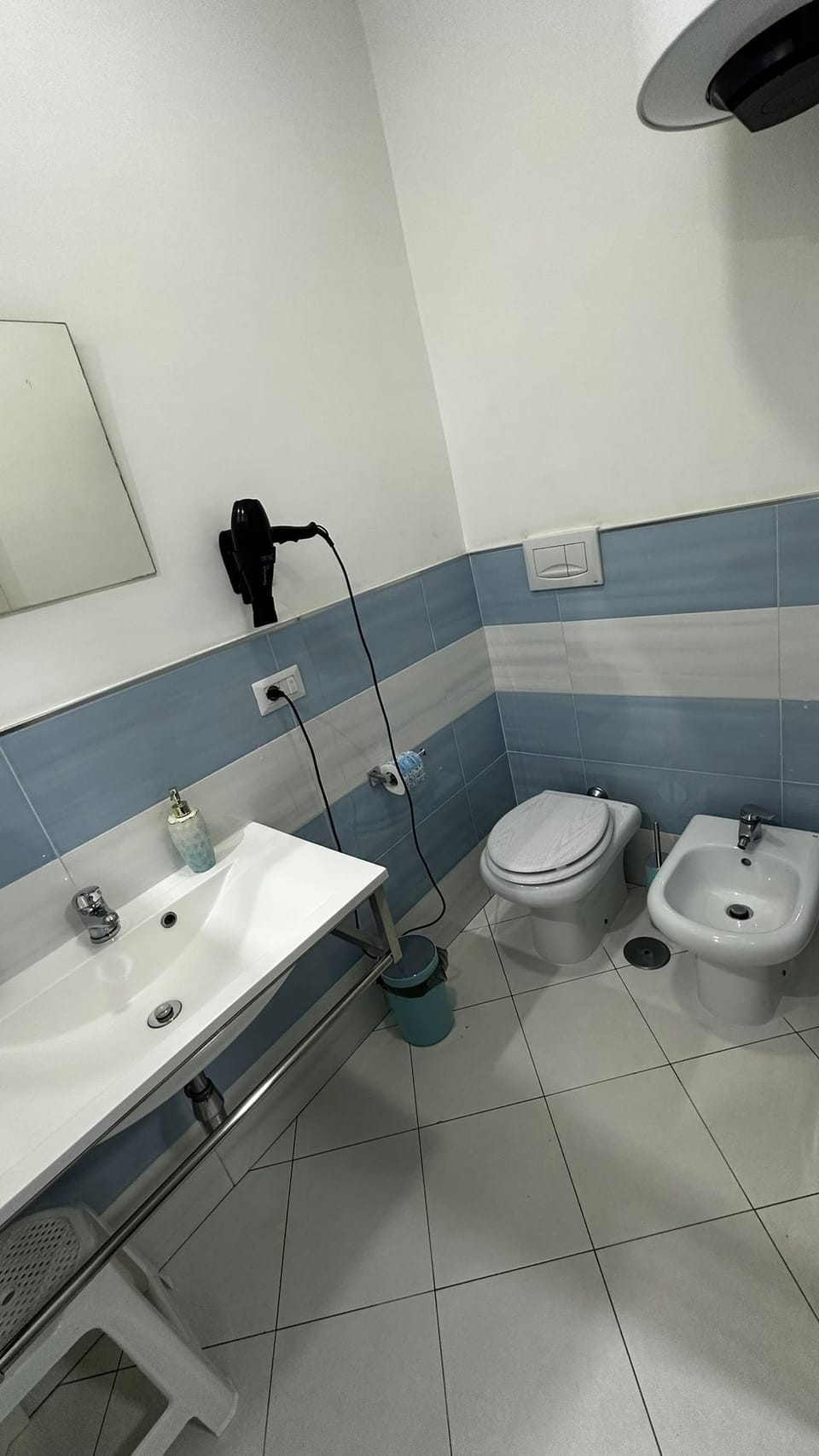 Classic Double or Twin Room | Bathroom | Shower, free toiletries, hair dryer, slippers