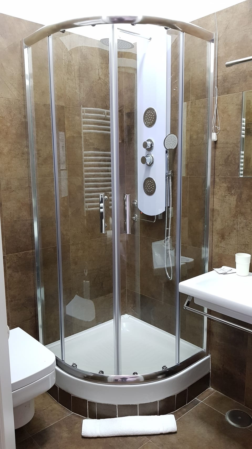 Economy Double Room | Bathroom | Shower, free toiletries, hair dryer, towels
