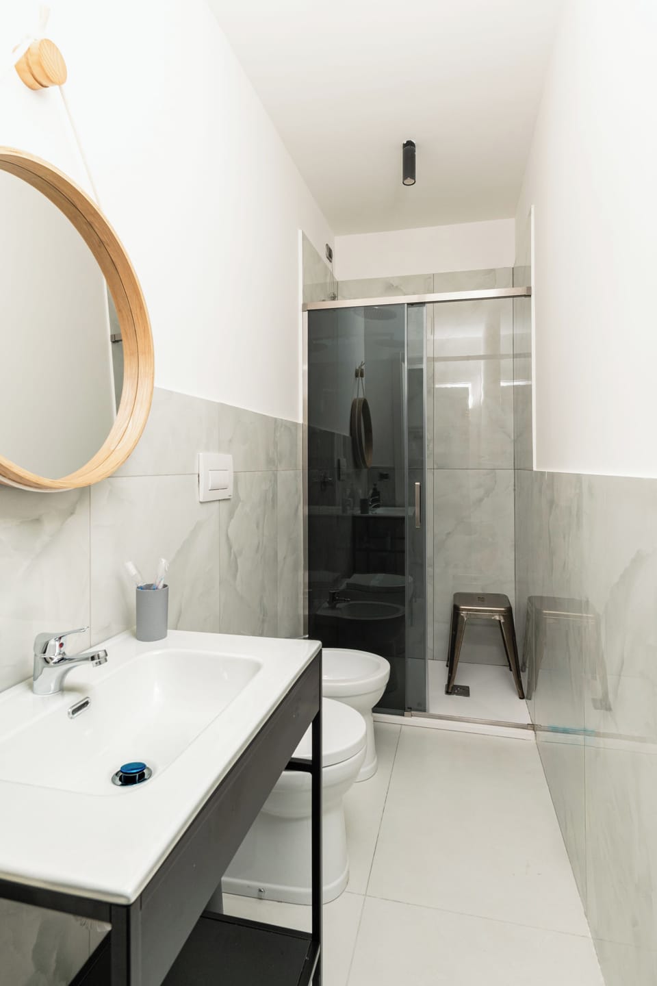 Superior Double Room, 1 Double Bed, City View | Bathroom | Shower, free toiletries, hair dryer, towels