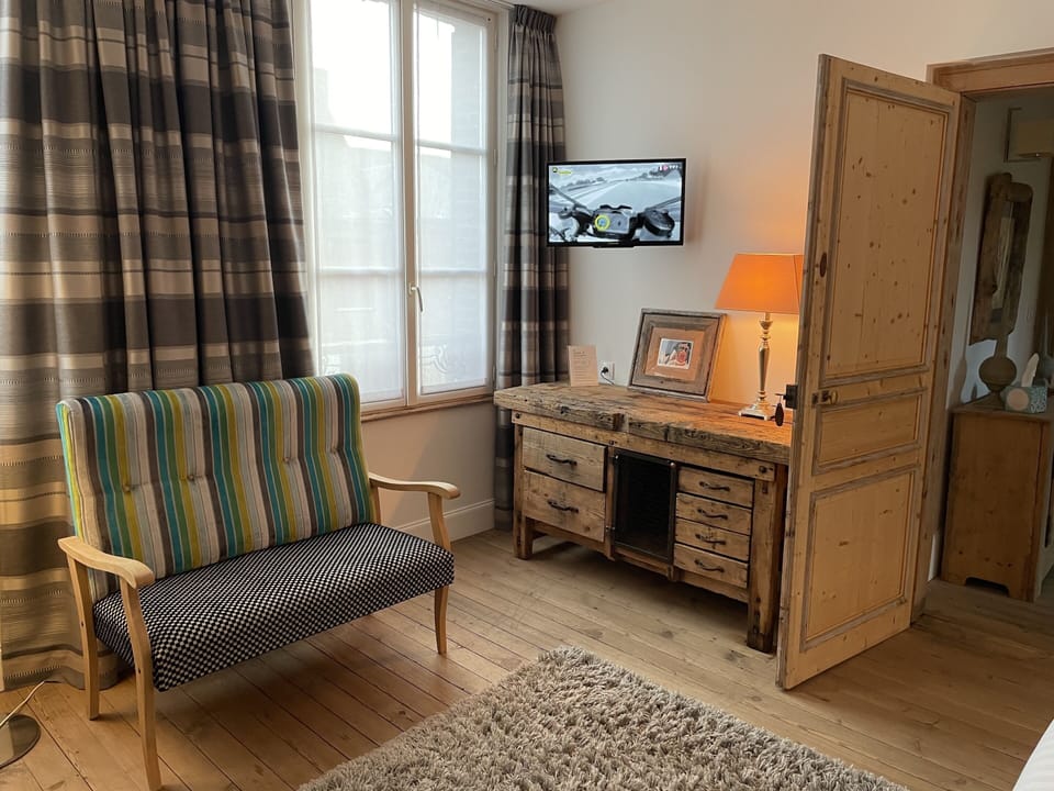 Suite - Bourgeois House (1st floor) | Desk, blackout drapes, soundproofing, cribs/infant beds