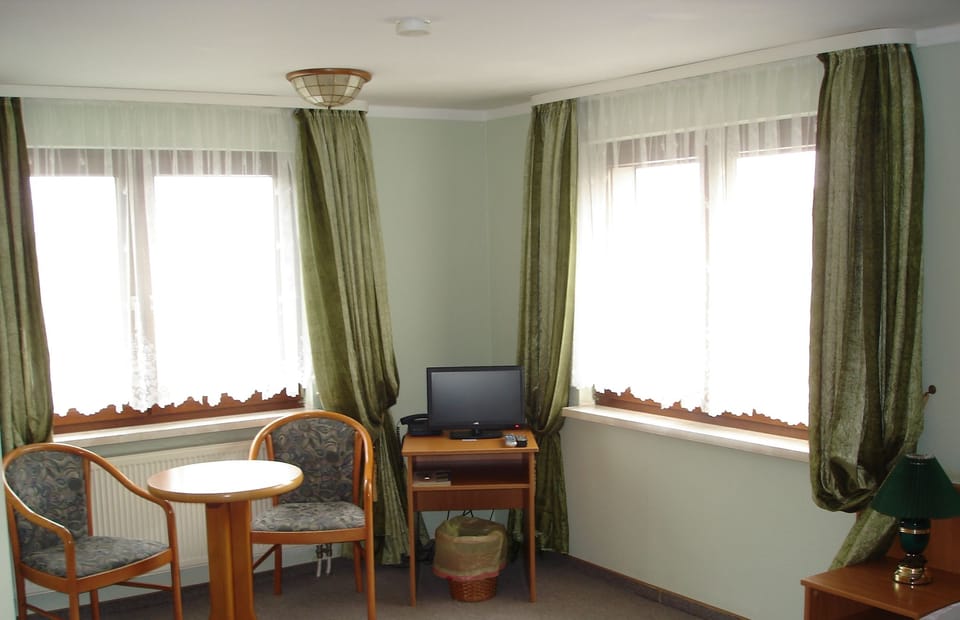 Pension zum Schwanenteich Bed and Breakfast in Saxony-Anhalt, Germany