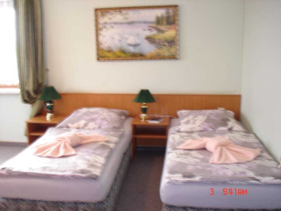Double Room | Iron/ironing board, free WiFi, bed sheets