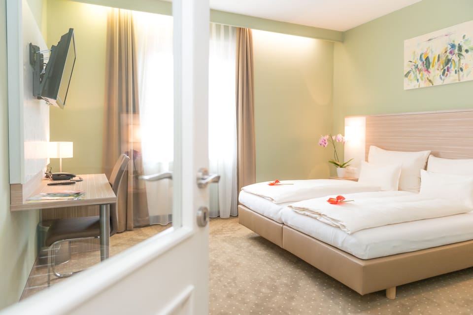 Standard Double Room | In-room safe, individually decorated, individually furnished, desk