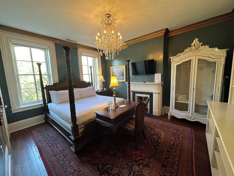 Presidential Room, 1 King Bed (Not pet friendly) | Premium bedding, desk, iron/ironing board, WiFi (free)