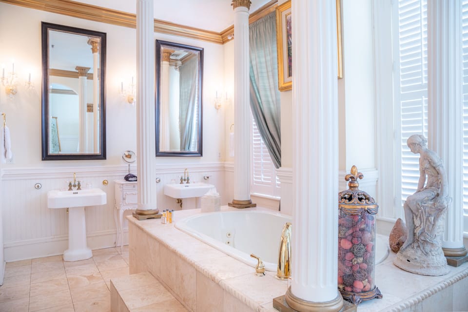 Premium Room, 1 King Bed (Not pet friendly) | Bathroom | Shower, designer toiletries, hair dryer, towels