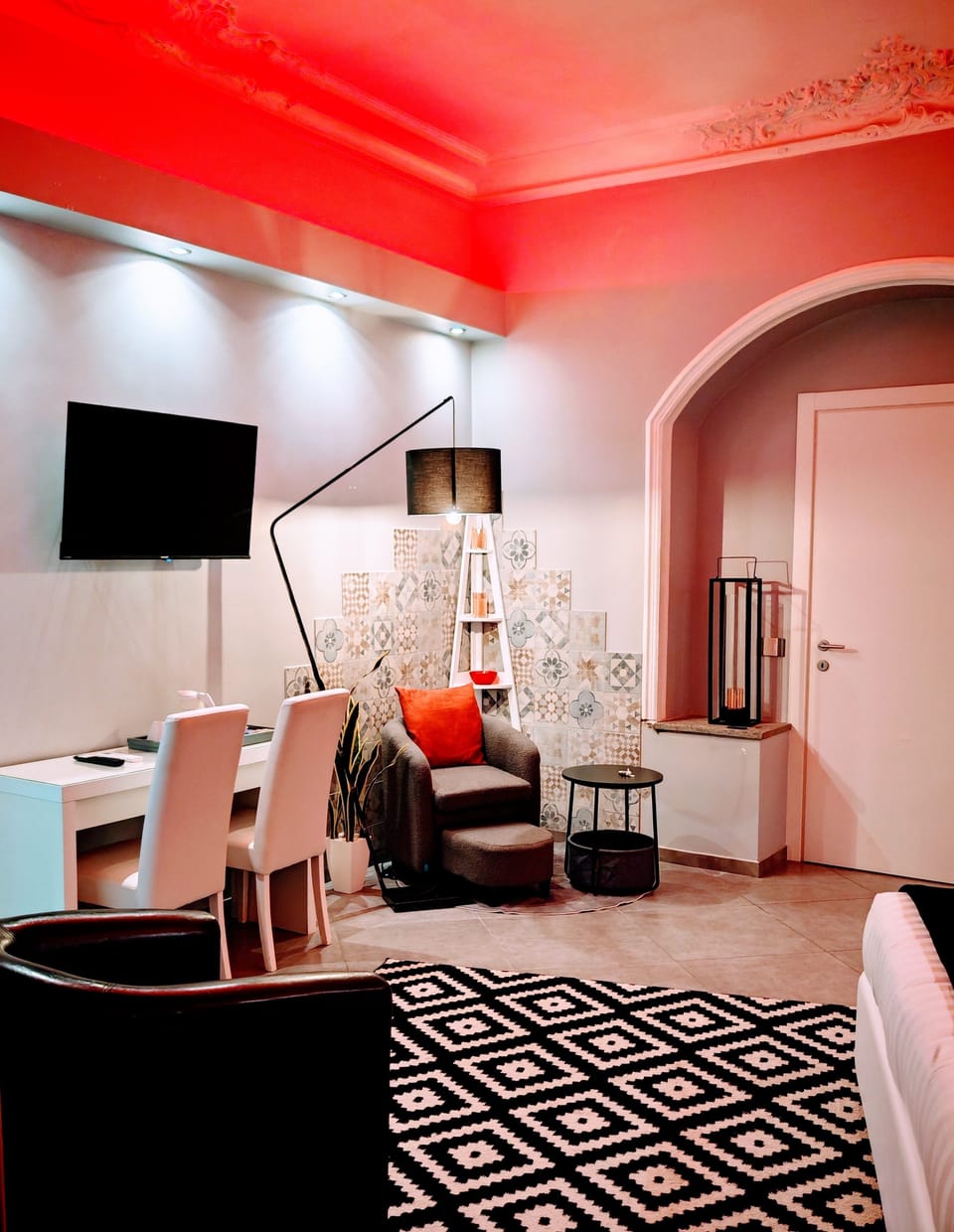 Deluxe Double Room, 1 Queen Bed | Premium bedding, down comforters, in-room safe, individually decorated