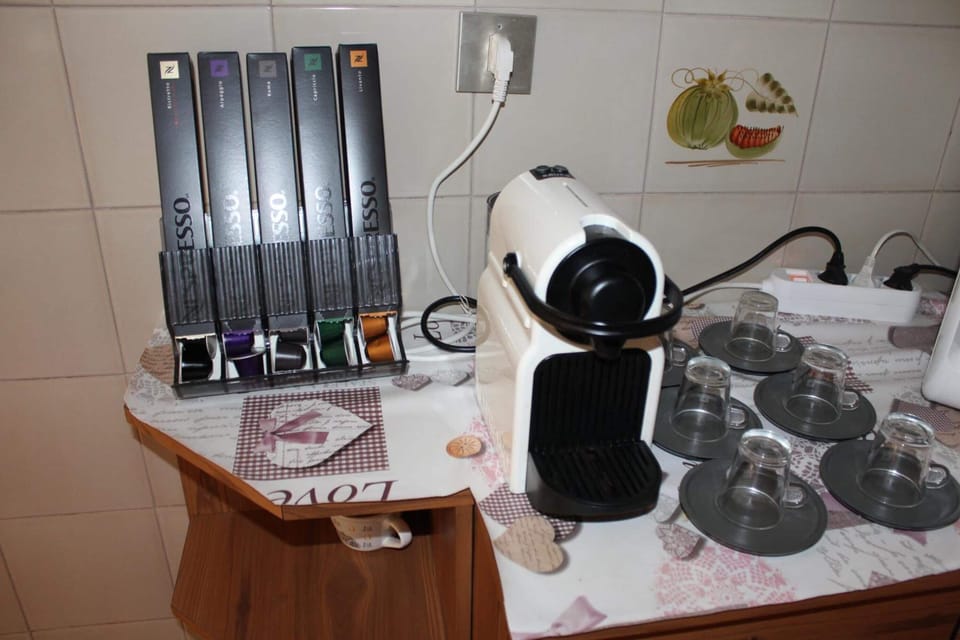 Shared fridge, microwave, cookware/dishes/utensils