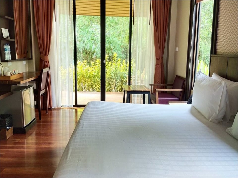 King Room Villa with Bathtub | In-room safe, desk, soundproofing, free WiFi