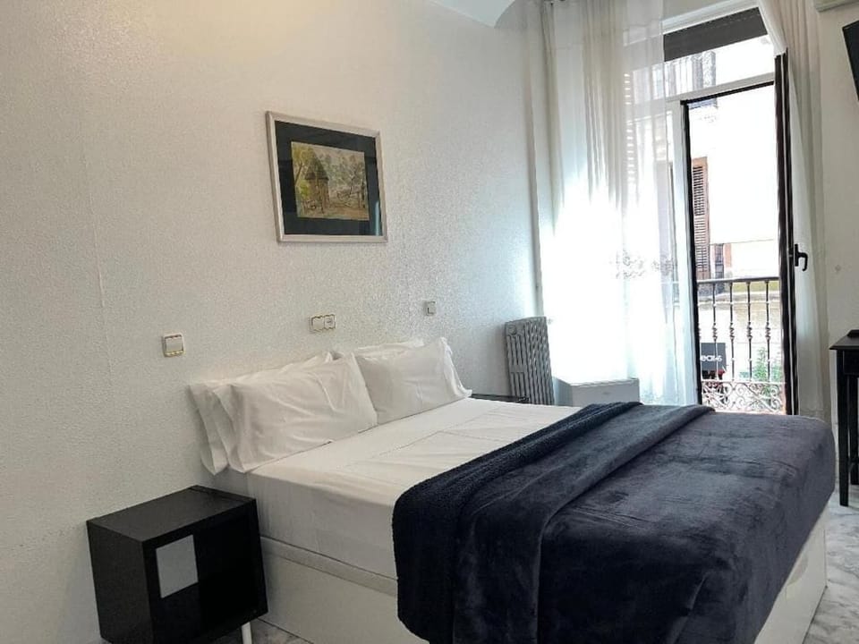 Double Room, Private Bathroom | Desk, free WiFi, bed sheets