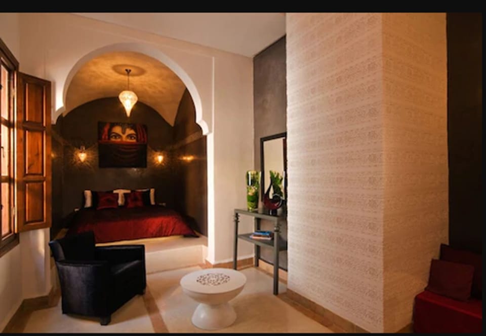 Suite (Saffron) | In-room safe, individually decorated, blackout drapes, free WiFi