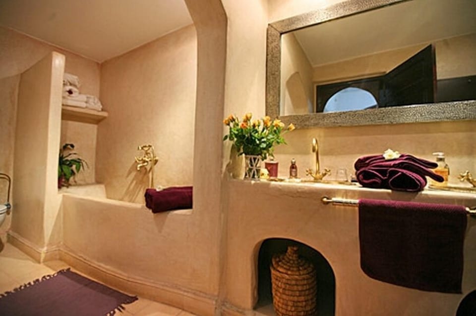 Junior Suite | Bathroom | Designer toiletries, hair dryer, bathrobes, towels