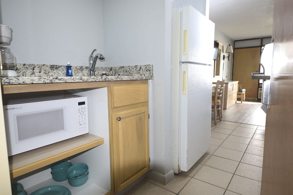 1 Bedroom Oceanfront (Non-Efficiency) with 1 Queen Bed and 1 Sleeper Sofa - C1N | In-room safe, desk, blackout drapes, iron/ironing board