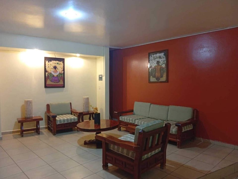 Single Room | Living area | Flat-screen TV