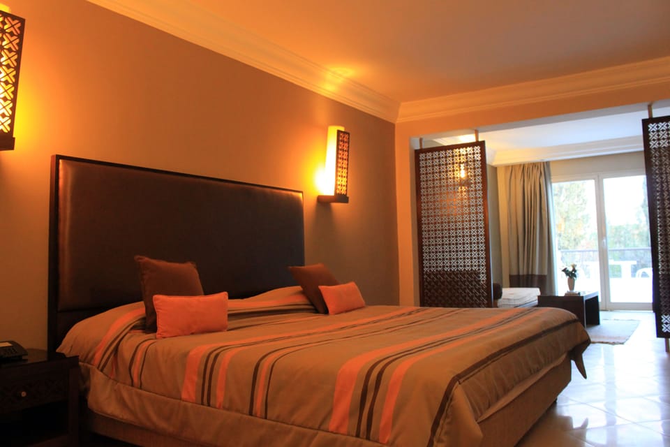 Executive Triple Room | Desk, blackout drapes, soundproofing, cribs (free)