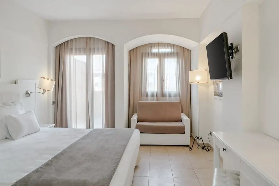 In-room safe, desk, free cribs/infant beds, free WiFi