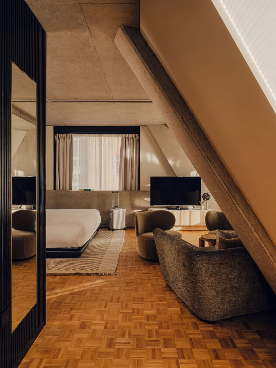 East End Balcony Suite | Egyptian cotton sheets, premium bedding, minibar, in-room safe