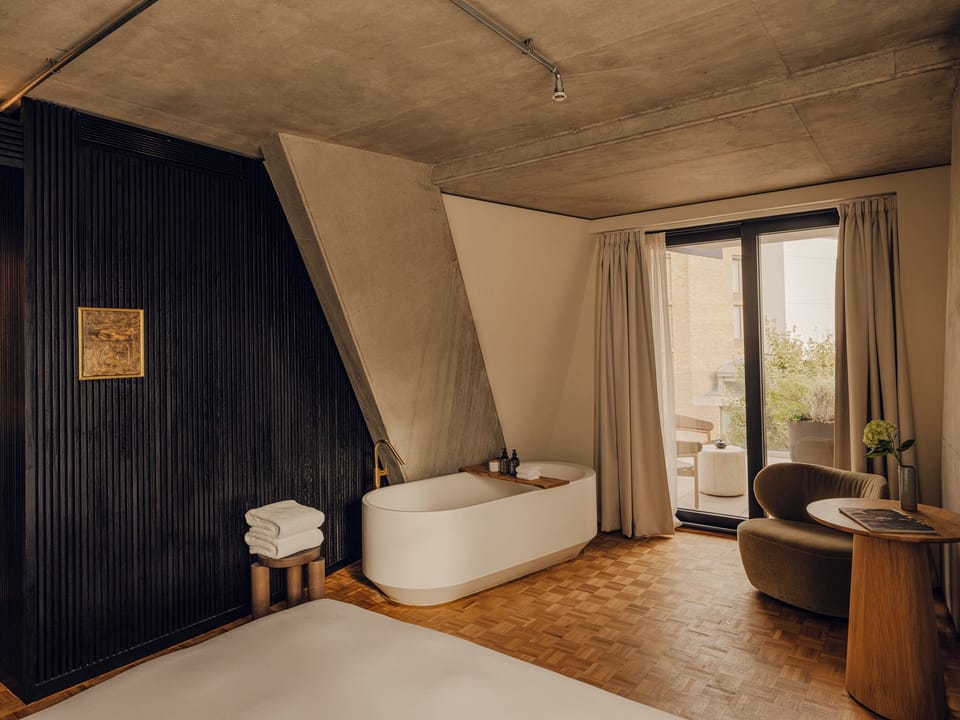 Aethos Panorama Suite | Egyptian cotton sheets, premium bedding, minibar, in-room safe