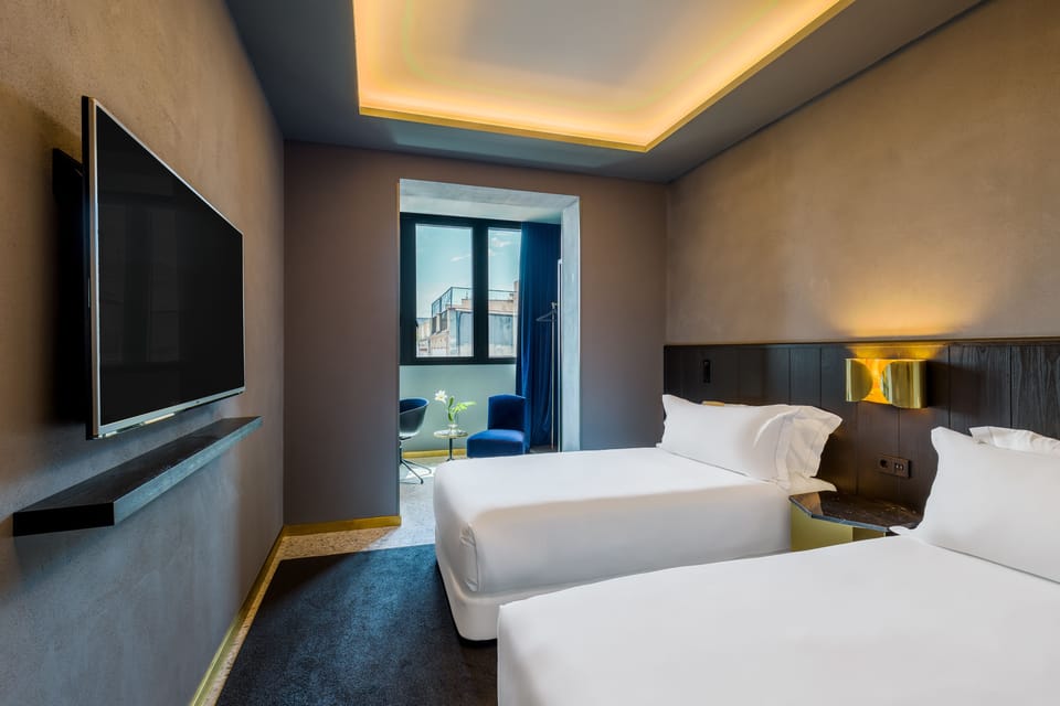 Deluxe Double or Twin Room | Minibar, in-room safe, blackout drapes, soundproofing