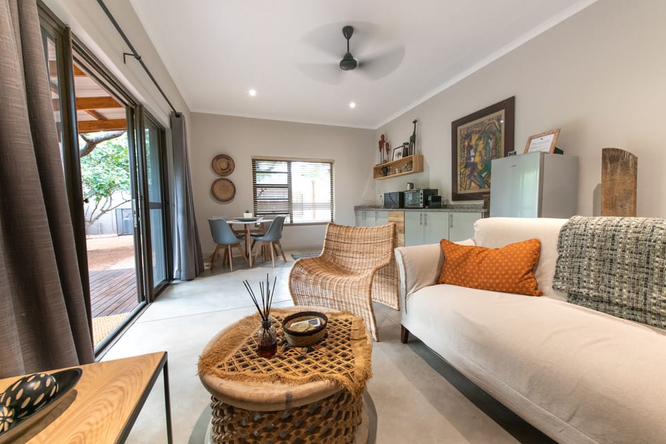 312 Self Catering Cottage | Living area