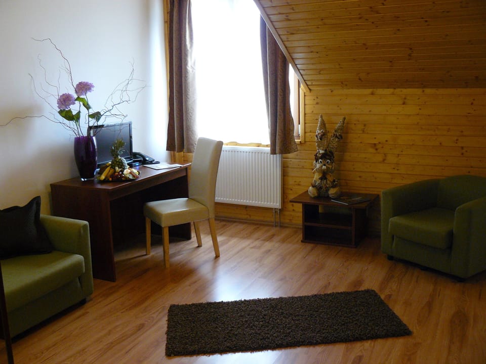Comfort Suite, 1 Bedroom | In-room safe, desk, blackout drapes, iron/ironing board (on request)