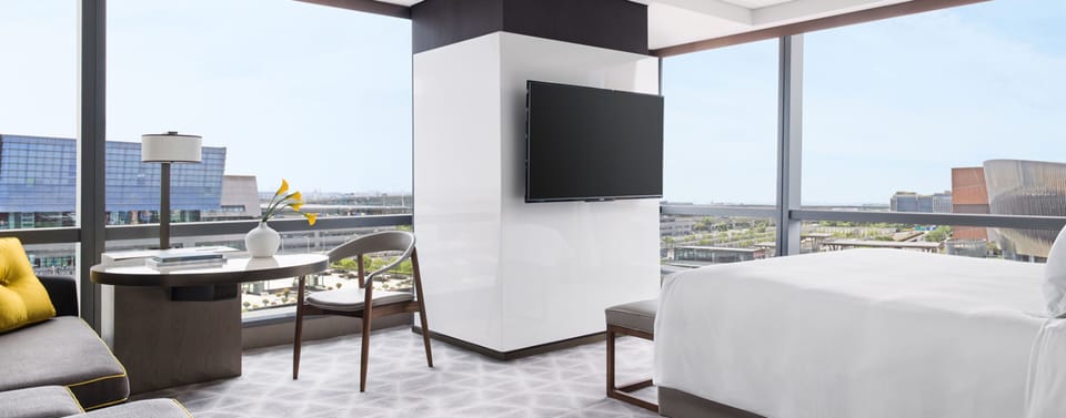 Club Executive Premier King | Down comforters, minibar, in-room safe, individually decorated