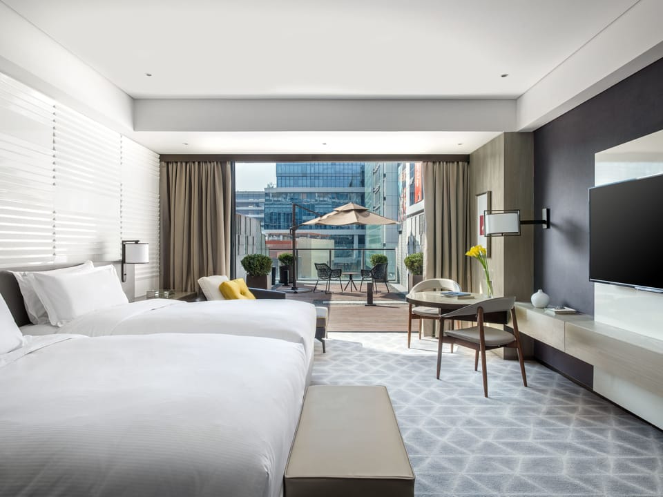 Deluxe Terrace | Down comforters, minibar, in-room safe, individually decorated