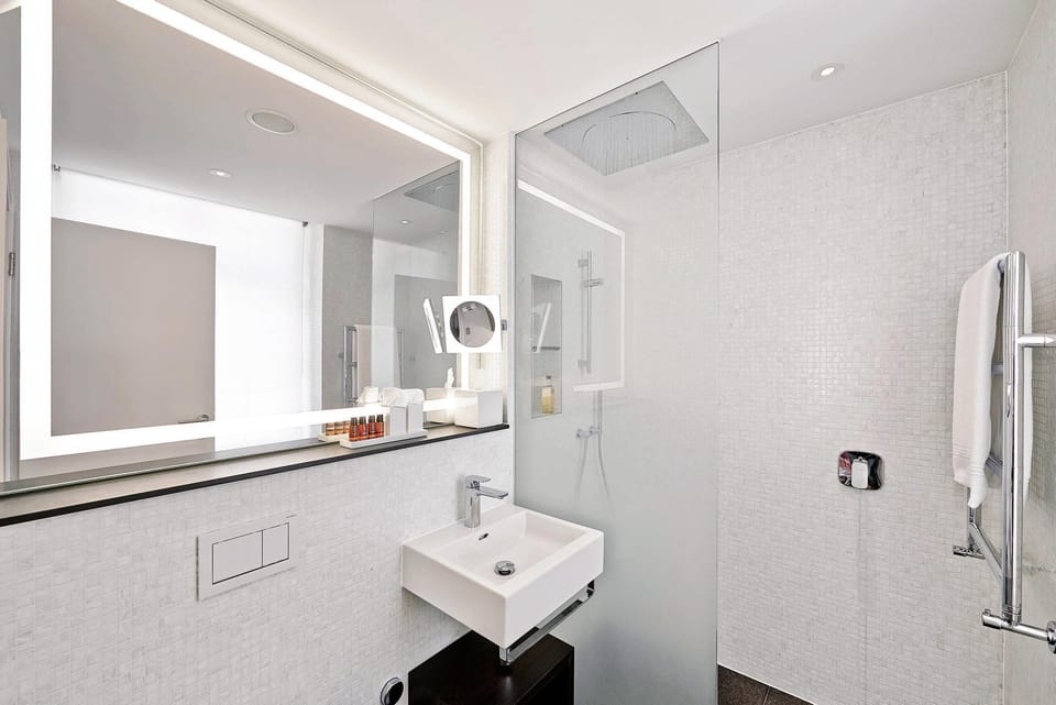 Rainfall showerhead, free toiletries, hair dryer, towels