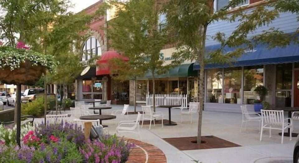 Mountain Inn & Suites Hotel in Hendersonville