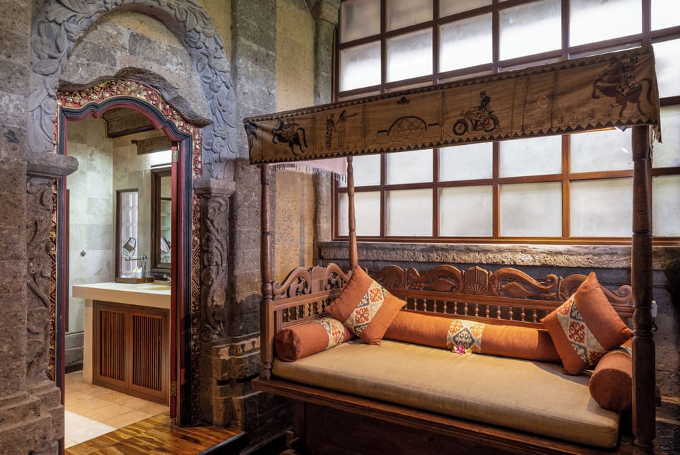 Suite, River View | Living area | 32-inch TV with satellite channels