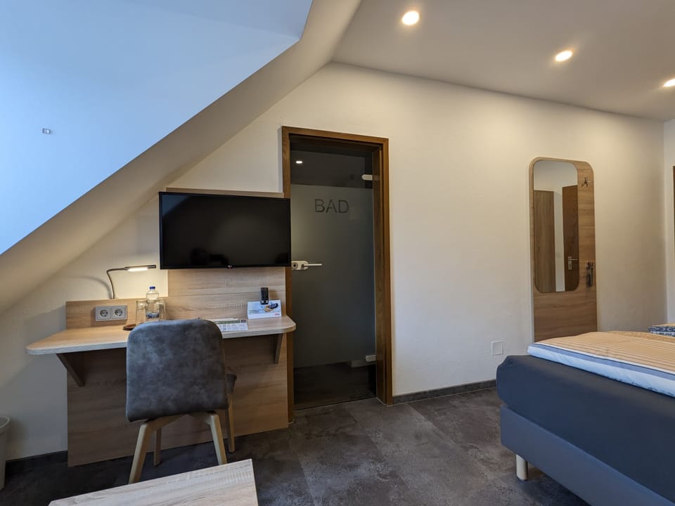 Comfort Double Room, Non Smoking | Desk, free WiFi, bed sheets
