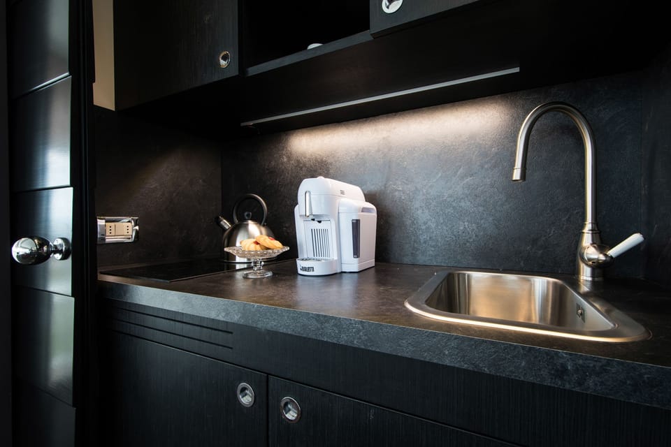 Luxury Penthouse, 1 King Bed, City View | Private kitchenette