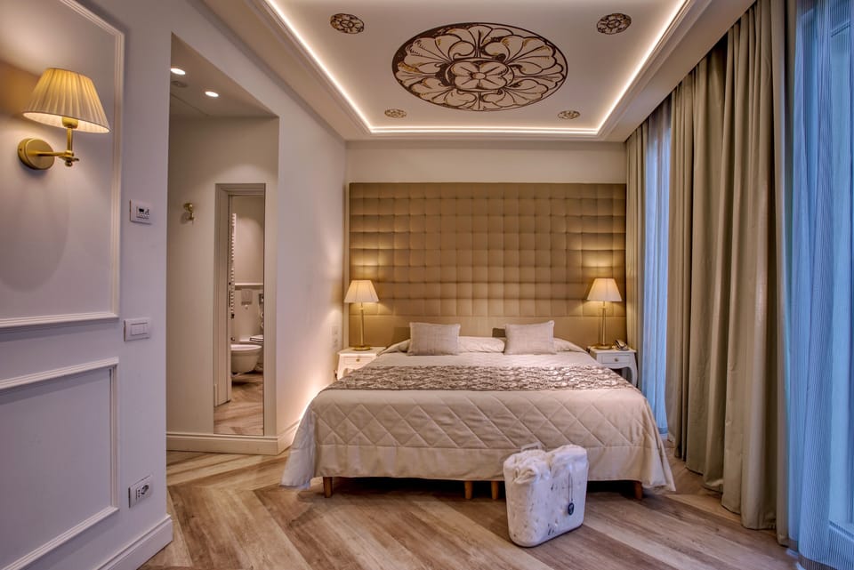Deluxe Double or Twin Room | Hypo-allergenic bedding, minibar, in-room safe, desk