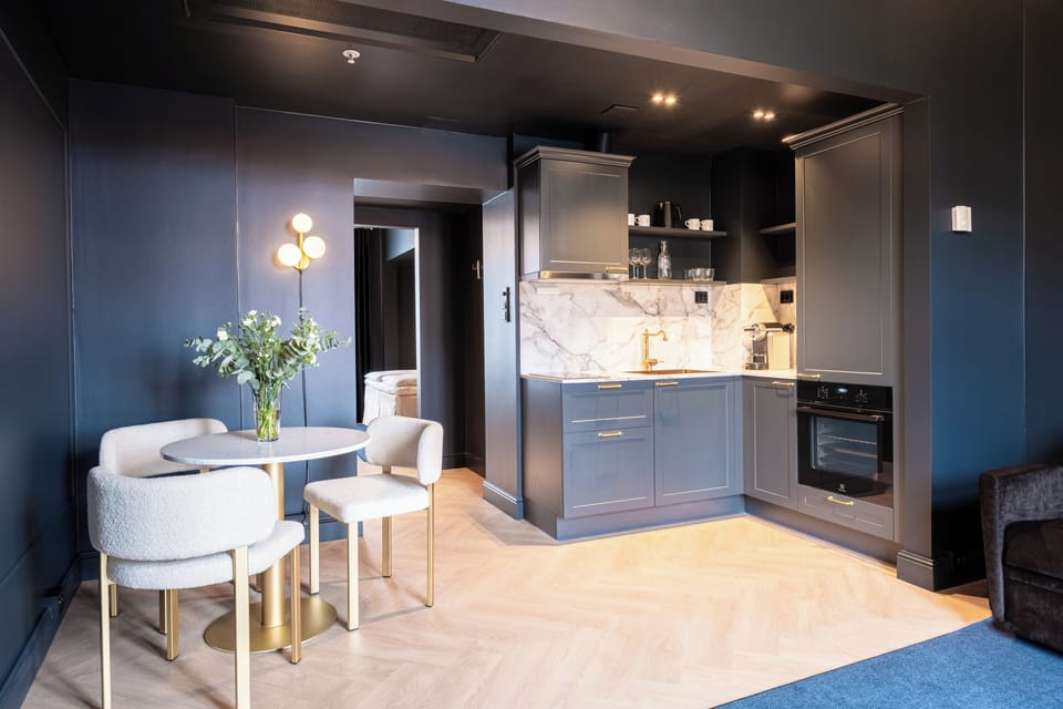 Signature Suite, 1 Bedroom, Non Smoking | Private kitchen