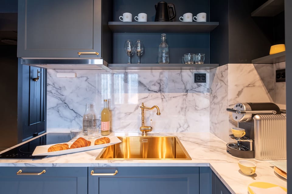 Signature Suite, 1 Bedroom, Non Smoking | Private kitchen