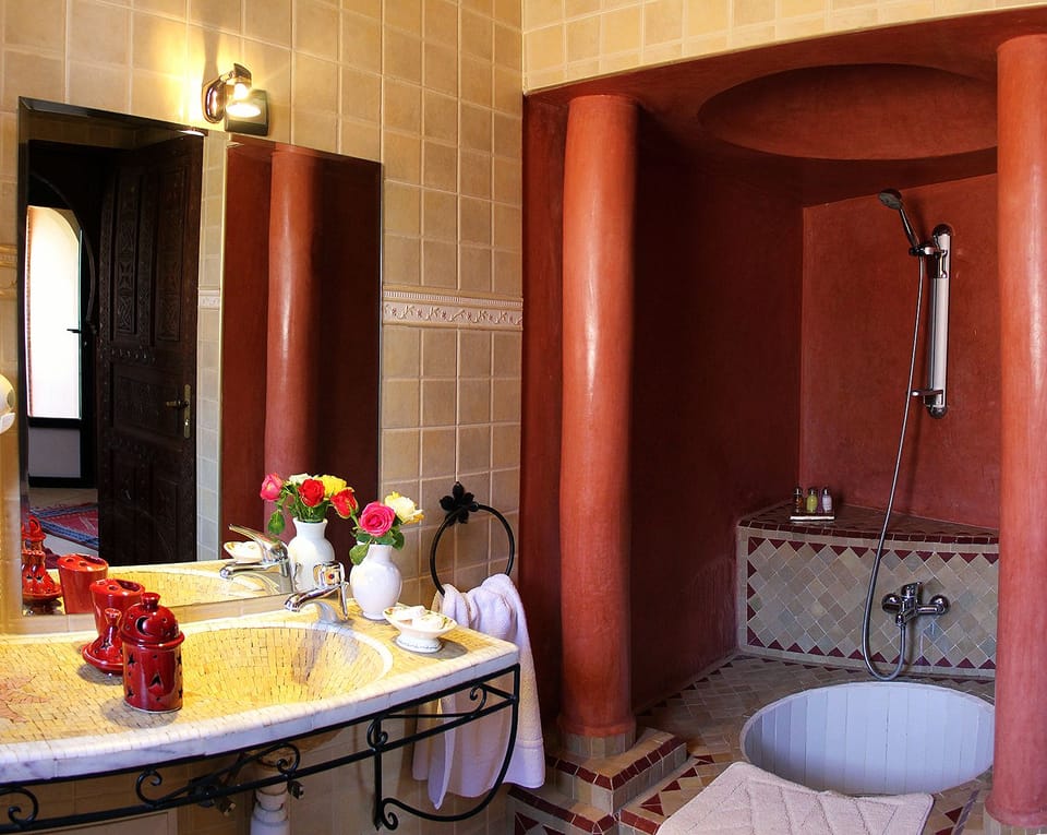 Combined shower/tub, free toiletries, hair dryer, bathrobes