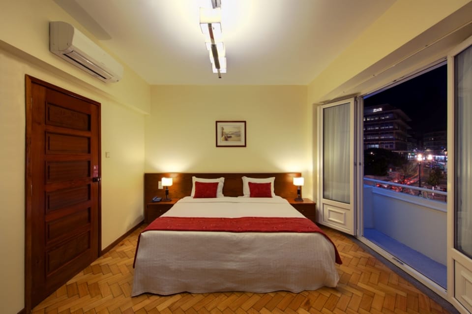 Pillowtop beds, in-room safe, blackout drapes, soundproofing