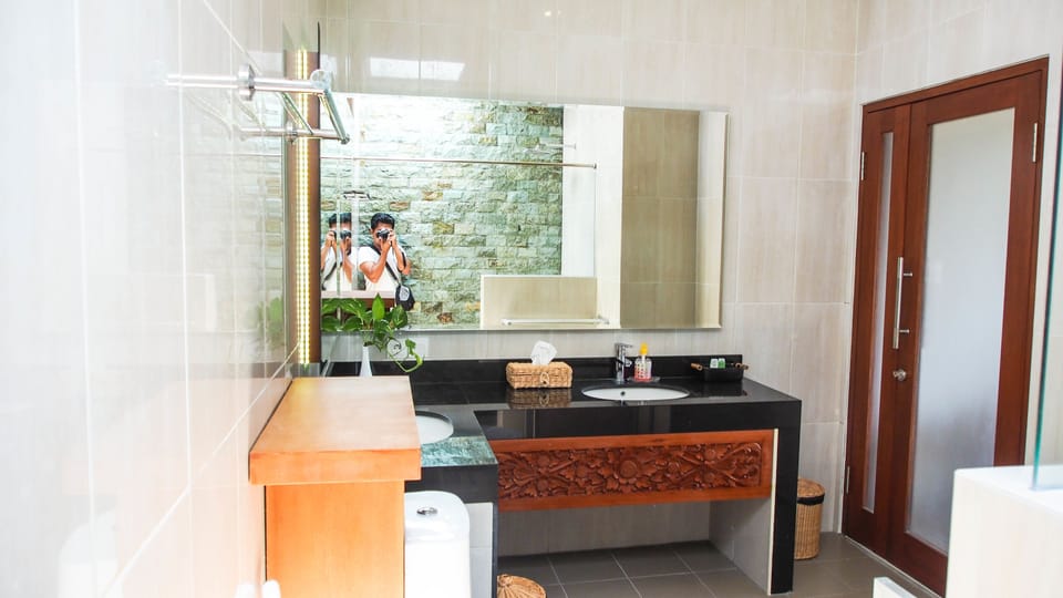 Double or Twin Room | Bathroom | Shower, free toiletries, hair dryer, towels