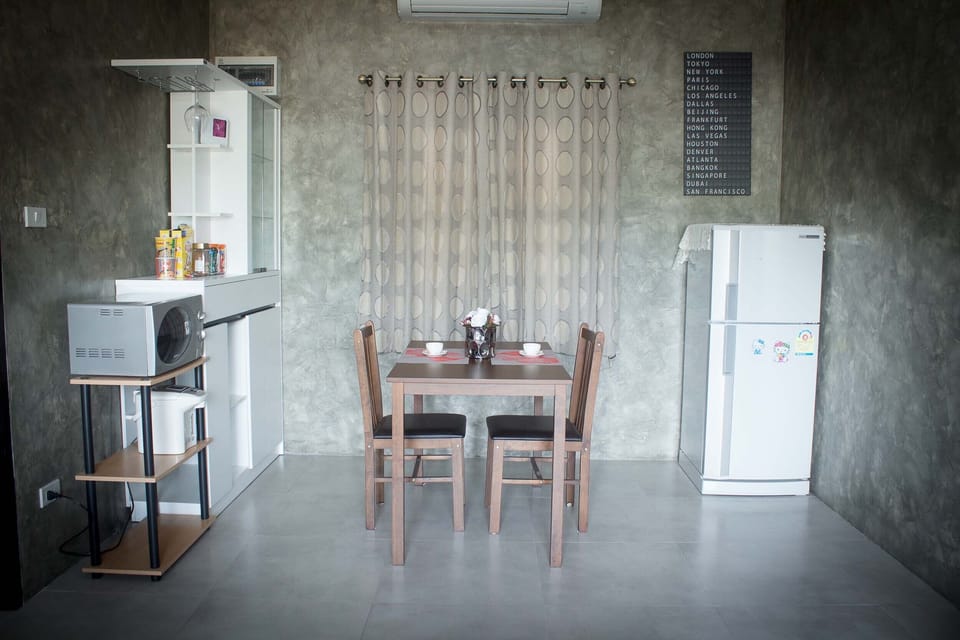 Classic Villa, 2 Bedrooms, Non Smoking, Private Bathroom | Living area | 32-inch Smart TV with cable channels, TV