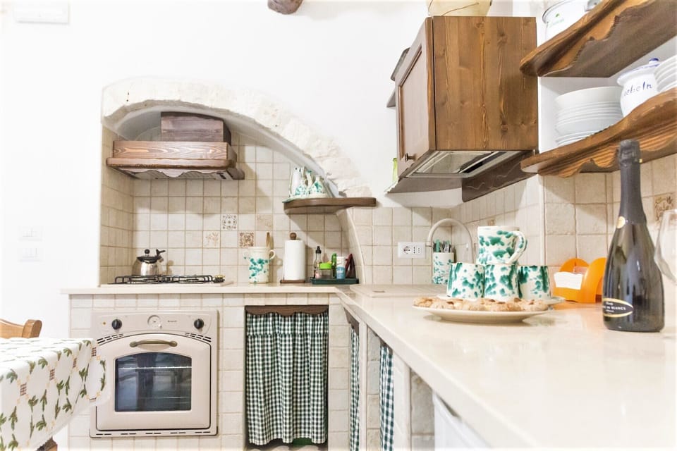 Family Room (Il fico) | Private kitchen | Full-size fridge, stovetop, espresso maker, coffee/tea maker