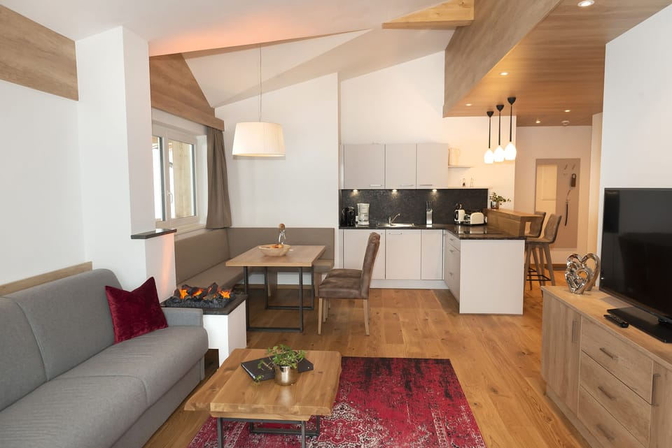 Family Apartment | Private kitchen | Full-size fridge, stovetop, cookware/dishes/utensils