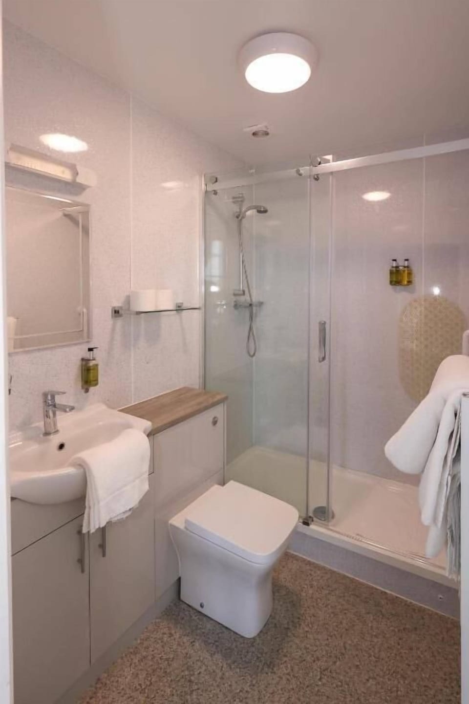 Deluxe Double Room, 1 King Bed, City View | Bathroom | Combined shower/tub, free toiletries, hair dryer, towels
