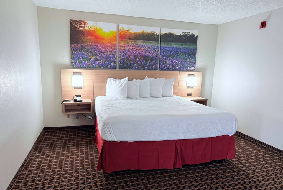 Studio Suite, 1 King Bed, Non Smoking | Desk, blackout drapes, iron/ironing board, free cribs/infant beds