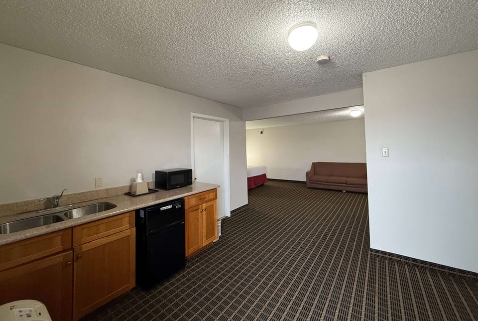 Studio Suite, 1 King Bed, Non Smoking | Desk, blackout drapes, iron/ironing board, free cribs/infant beds